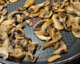 صورة لخطوة 3 من وصفة دجاج بالكريمة والفطر 🍄🍄