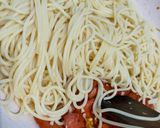 Foto langkah ke 3 dari resep Spaghetti Aglio e Olio dengan Sosis 🍝.