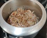 A picture of step 4 of Saunf wali masaledar turai.