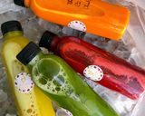 Hình bước làm 3 của món Nước ép nguyên chất Thơm + Cà Rốt + Chanh dây
