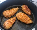 Omlós, fűszeres csirkemell pikáns szószban recept fázis 1 fotója