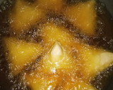 A picture of step 5 of Triangle cabbage pie.