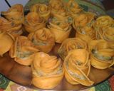 A picture of step 4 of Rose shaped veg momos.