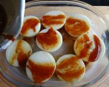 A picture of step 1 of Marmite Roasted Onions.
