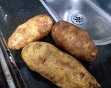 Foto del paso 1 de la receta: Salchichas envueltas en puré de papas