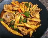 รูปขั้นตอนการทำที่ 3 ของ ไก่ผัดพริกแกงหน่อไม้