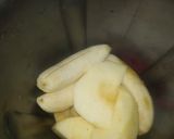 A picture of step 1 of Apple Banana shake.