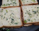 गार्लिक ब्रेड /चीझ गार्लिक ब्रेड (Garlic bread recipe in marathi) रेसिपी स्टेप 4 फोटो 