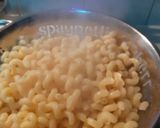 A picture of step 5 of Chicken pasta with sauce Bechamel.