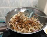 A picture of step 4 of Caramelized Spicy Anchovies / Ikan Bilis.