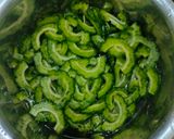Foto langkah ke 1 dari resep Tumis Pare Rebon Pedas.