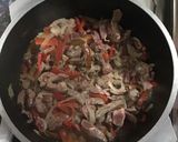 Foto del paso 2 de la receta: Wok de carne y arroz