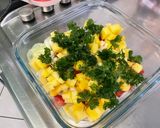 Une image de l'étape 9 de Salade de concombre et tomates à l’ananas, crème et oignon doux.