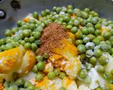 A picture of step 5 of Panipuri.