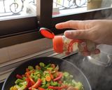 Foto del paso 3 de la receta: Noodles con pollo y gambas