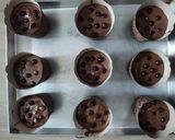 Foto langkah ke 5 dari resep Triple Choco Muffin.
