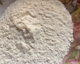 A picture of step 2 of Flour coated fried Yam.
