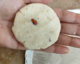 A picture of step 6 of Khalifa Naan Khataie 😋😋.