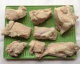 Hình bước làm 2 của món Sườn non chưng tương hột