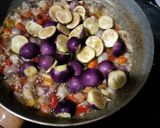 Foto langkah ke 3 dari resep Oseng Bawang Merah & Terong Bulat.