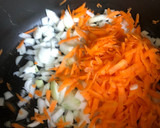 Foto del paso 2 de la receta: Arroz con hongos de pino