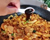 Foto langkah ke 4 dari resep Kwetiau Goreng.