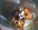 Foto del paso 1 de la receta Bizcocho de plátano y pasas en mambo