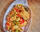 Foto langkah ke 3 dari resep Tumis tulang asin jambal.