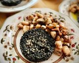 Foto del paso 4 de la receta: Sepia al ajillo con timbal de arroz carnaroli en su tinta