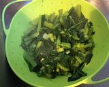 Une image de l'étape 10 de Cima di rapa aux anchois, poivron rouge et pecorino.