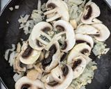 Foto del paso 2 de la receta: Revuelto de zapallitos y champignones