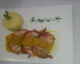 Foto del paso 4 de la receta: Involtini de pollo relleno con jamón y queso albardado con tocineta y puré liso con salsa chutney de mango