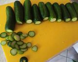 Roppanós nyári uborka recept fázis 2 fotója
