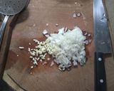 Foto del paso 3 de la receta: Mi tortilla de papas 🥔🧅🫑🧀🥚🍗🥘
