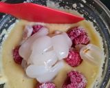 Foto del paso 4 de la receta: Mug cake de frambuesa y lichi