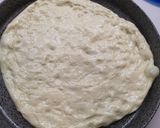 Foto del passaggio 3 della ricetta Focaccia gratinata ripiena, con bordo al prosciutto cotto