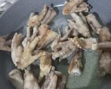 Hình bước làm 4 của món Chân gà xào sa tế ớt