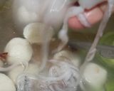 Foto langkah ke 4 dari resep Sop Seafood Batam.