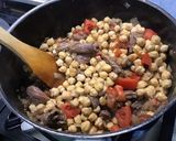 Une image de l'étape 12 de Soupe au bœuf, céleri, tomates et pois chiches.