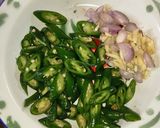 Foto langkah ke 1 dari resep Kikil Kecap Cabe Hijau (Kulit Sapi).