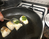 Foto del paso 3 de la receta: Rape a la plancha con guarnición de tomate y cebolla