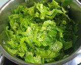 A picture of step 3 of Vietnamese Mustard Greens Soup with Shrimp.