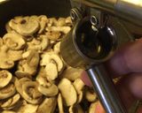 Foto del passaggio 1 della ricetta Crostoni alla crema di zucchine e funghi champignons