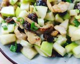 Foto del passaggio 5 della ricetta Insalata di straccetti di soia con sedano, mela verde e salsa alle arachidi