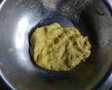 A picture of step 4 of कद्दू से बने चीज़ी बन.