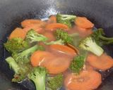 Foto langkah ke 2 dari resep Tumis Brokoli Wortel Telur.