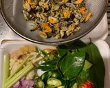 Foto langkah ke 1 dari resep Oseng Kerang Pedas Manis 🦪🌶.