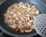 Foto del paso 3 de la receta: Tortilla de champiñones y cebolla