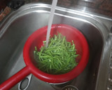 Foto del paso 1 de la receta: Pechuga asada con salteado de arroz con judías verdes y pasas