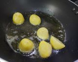 A picture of step 2 of Hariyali Aloo Chutney Pulao.